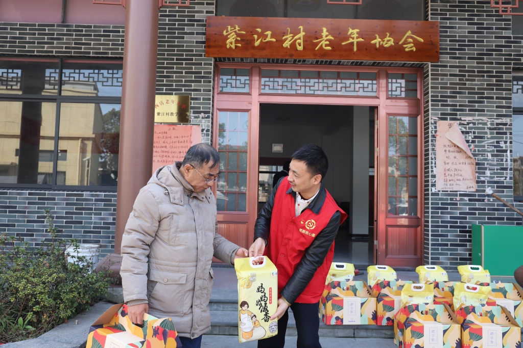 暖春意，敬老情-雷速官方网页版-雷速（中国）多年坚持慰问孤寡老人